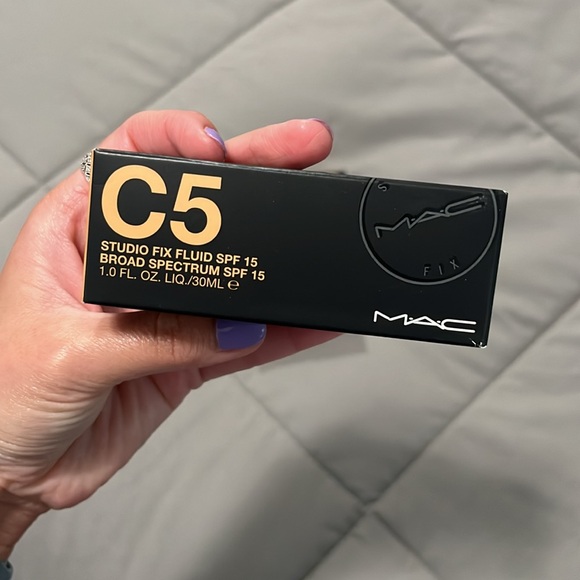 NEW! MAC Studio Fix Liquid Foundation - Picture 3 of 6